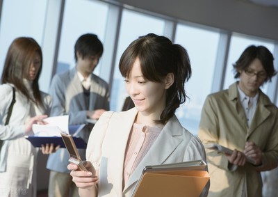 五類人員被限制出境，自費留學中介服務需謹慎